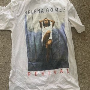Selena Gomez revival tour shirt !